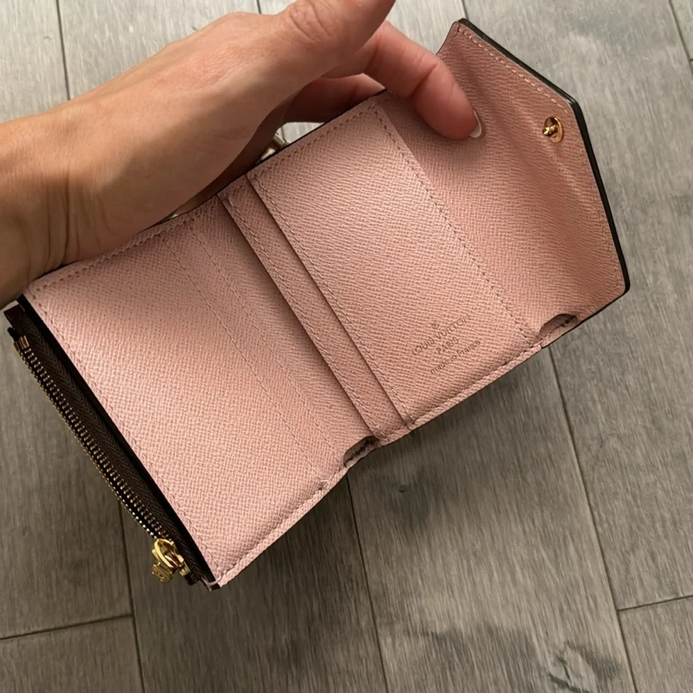Louis Vuitton Zoé Wallet - Picture 3 of 5